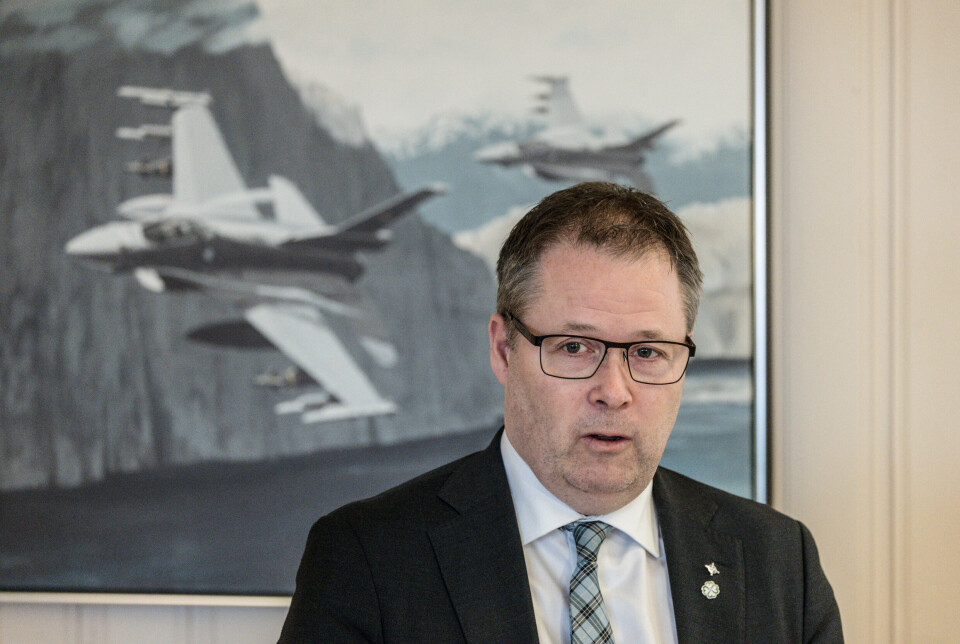 VIL STYRKE SAMMARBEID: Forsvarsminister Bjørn Arild Gram (Sp) signerte fredag en avtale med USAs ambassadør Marc Nathanson.
