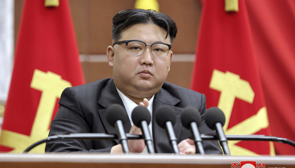 PROTEST: Testen skjedde som protest på Sør-Korea, USA, og Japans felles militærøvelse som var denne uken. Et amerikansk atomdrevet hangarskip var med på øvelsen. Bilde viser Kim Jong-Un som holder en tale rett før nyttår.