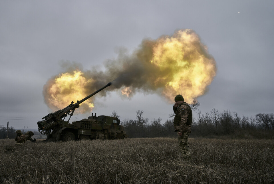 DONETSK: Ukrainske soldater avfyrer en franskprodusert CAESAR-haubits i desember 2022.