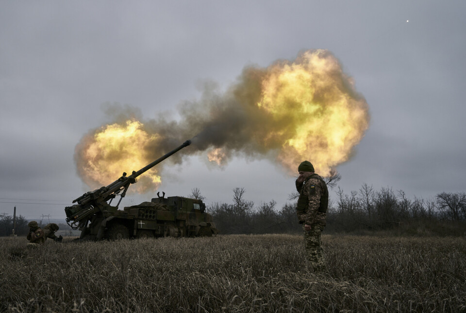 HOWITZER: Frankrike har kjøpt nye kanoner av typen Caesar Howitzer. Avbildet er en slik i bruk av ukrainske soldater i Avdiivka i Donetsk-regionen, i desember 2022.