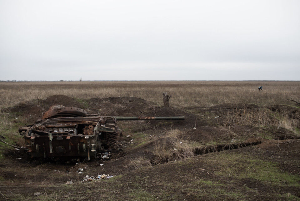 Da Russland invaderte Ukraina i februar 2022, ble byen Kherson inntatt fra sørøst, før stridsvognene rullet videre med mål om å ta de viktige havnebyene langs Svartehavet. Offensiven møtte imidlertid overraskende hard motstand og mer enn ett år etter at de ble presset tilbake, er området fortsatt ikke trygt for sivilbefolkningen.
