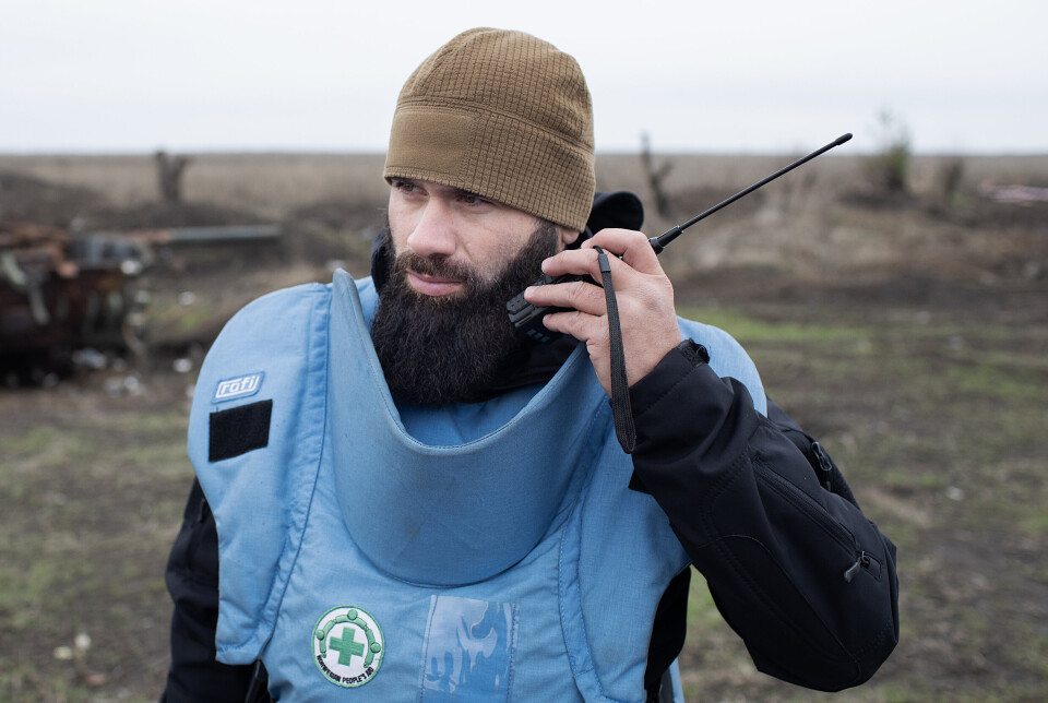 NORSK FOLKEHJELP: – Så langt har vi lokalisert 165 anti-tank-miner og én anti-personell-mine i området her øst for Liubomyrivka, sier Norsk Folkehjelps teamleder Maksim Maksiuta.