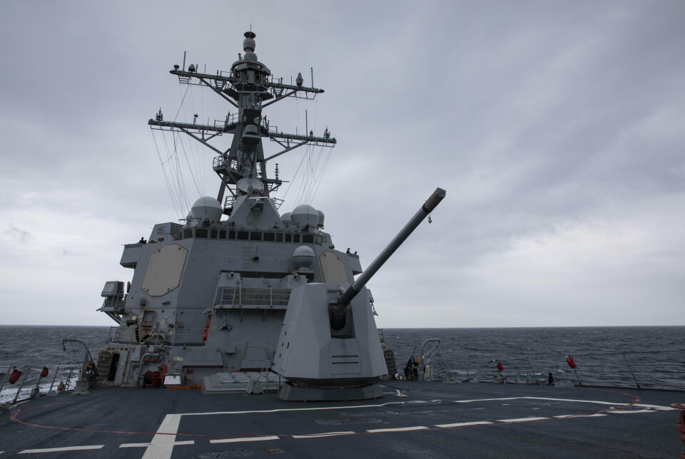 ENDRER KRAV: U.S. Navy trenger folk. Nå senkes kravene. Avbildet er fartøyet USS Ralph Johnson (DDG 114).