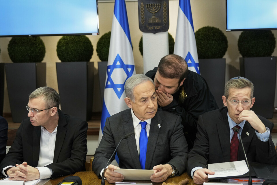 USTØ GRUNN: Den israelske statsministeren Benjamin Netanyahu, mangler retning, skriver kronikkforfatter. Her fotografert under et møte i militærbasen Kirya i Tel Aviv, Israel 24. desember 2023.