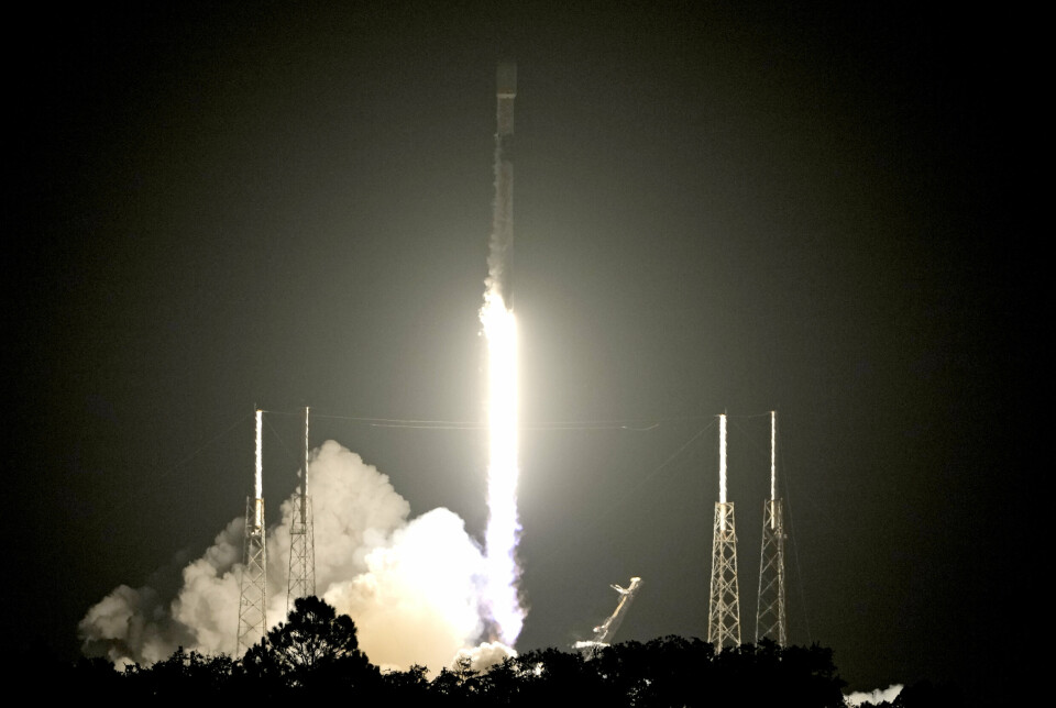 TEKNOLOGI: En SpaceX Falcon 9 rakett med tilhørende Starlink V2 Mini satellitter tar av fra Launch Complex 40 i Cape Canaveral Space Force Station.
