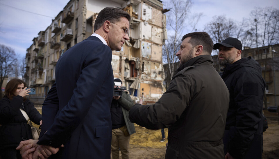GARANTI:Nederland ønsker å garantere en jevn tilførsel av ammunisjon som en del av sikkerhetsavtalen som nylig ble inngått mellom den nederlandske statsministeren Mark Rutte og Ukrainas president Volodymyr Zelenskyj. Her blir Rutte (t.v.) vist rundt i den ukrainske byen Kharkiv av Zelenskyj.