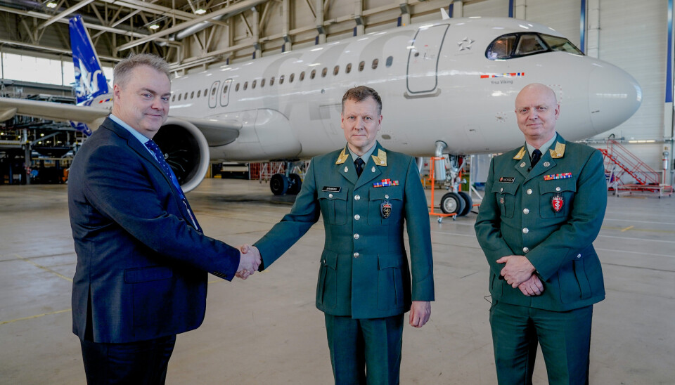 NY AVTALE: SAS Norge-sjef Kjetil Håbjørg, brigader Anders Jernberg, sjef for Forsvarets logistikkorganisasjon, og sjef Forsvarets sanitet (FSAN), brigader Petter Iversen.