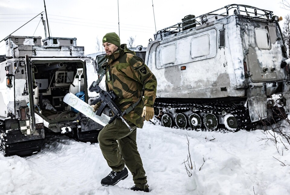 SJEF: Pansersjef Petter Bakkejord på vei til 'Commander's Huddle', et møte hvor sentrale personer i striden oppdateres på fremgangen, utfordringer og veien videre.