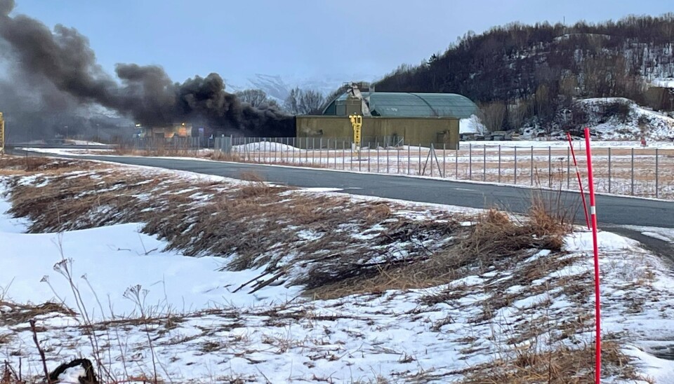 TANKBIL: Fredag kveld tok en tankbil fyr på Bodø flystasjon.