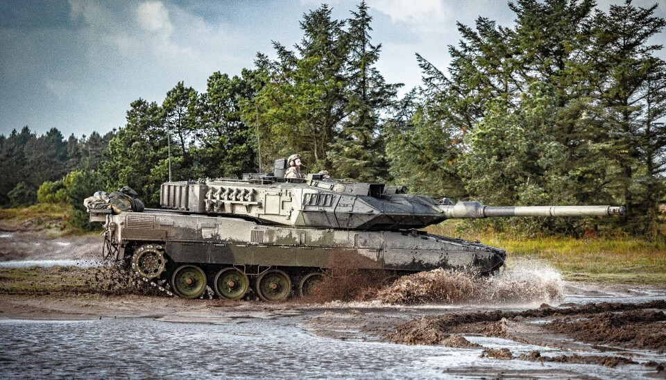 DONASJON: Danmark har lovet å gi minst 100 stridsvogner til Ukraina, sammen med to andre land. Avbildet er en dansk modifisert Leopard 2A7.