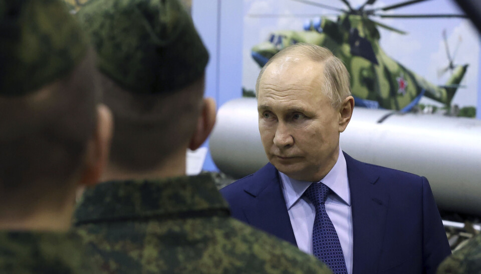 KLAR TALE: Russlands president Vladimir Putin truet med å skyte ned ukrainske F-16-fly da han onsdag besøkte en base for flyvåpenet i Tver.