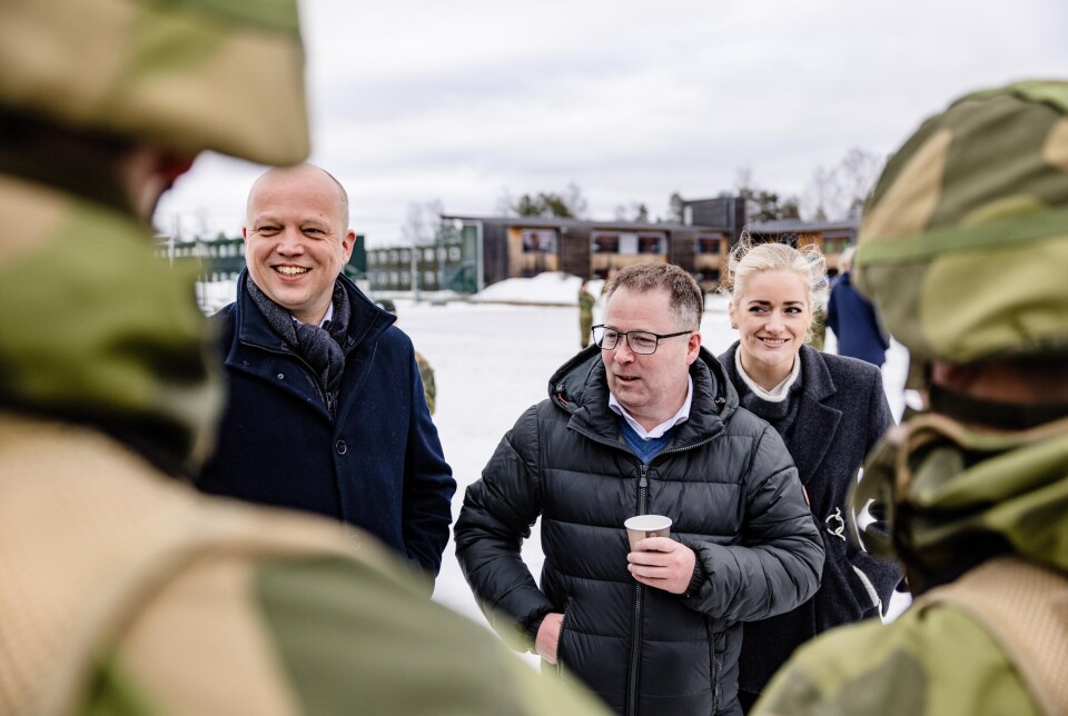 SNART KLAR: Fredag legger regjeringen frem langtidsplanen for Forsvaret. Allerede i år vil de nå toprosentmålet. Avbildet er finansminister Trygve Slagsvold Vedum (Sp), forsvarsminister Bjørn Arild Gram (Sp) og justis- og beredskapsminister Emilie Mehl (Sp) på Terningmoen leir.