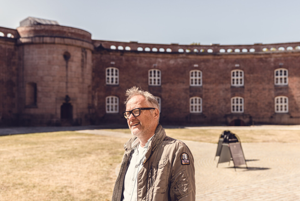 Erling Kjærnes, direktør for Forsvarets museer og kommandant på Oscarsborg Per Egil Grimstad uttaler seg om hotell-planene til 'Forsvarshotellene' på festningen.