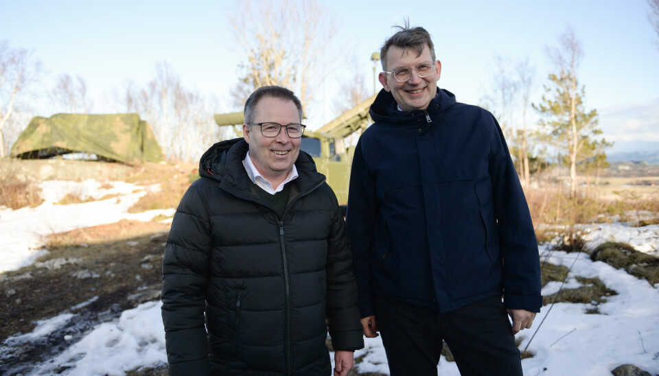 DANSK KOLLEGA: Forsvarsminister Bjørn Arild Gram møtte den danske forsvarsministeren Troels Lund Poulsen på Ørland flystasjon tidligere i år.