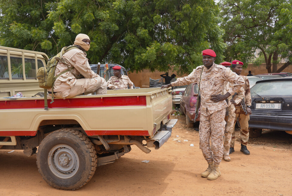 KAOS: Den 26. juli ble det gjennomført et militærkupp i Niger. Nigers junta avslutter diplomatiske og militære samarbeid med vestlige land. Samtidig truer de nabolandene med hevn dersom de bruker militærmakt.
