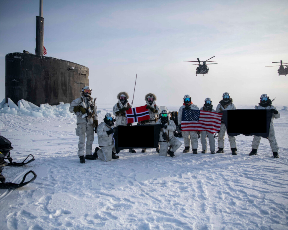 Norske spesialsoldater trente på polarisen med ubåt