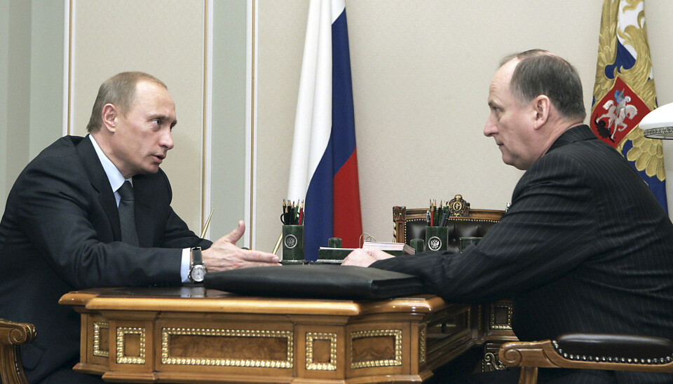 GAMLE KJENTE: Putin fotografert under et møte med Patrusjev utenfor Moskva, 23. november 2005.