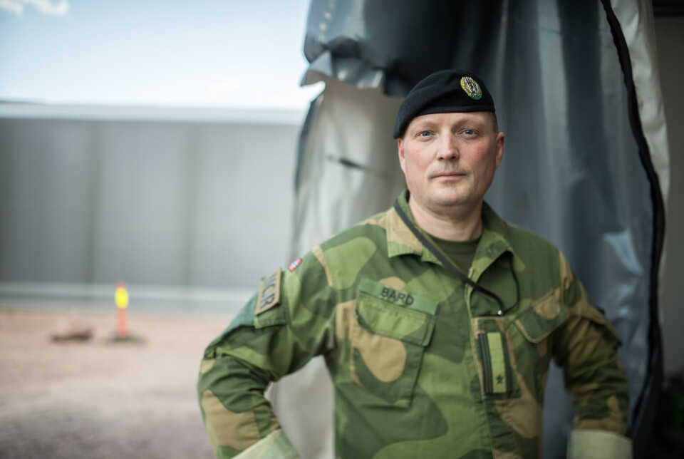 NYTILSATT: Garnisonssjef Bård Thodesen sier at selv om han begynte i jobben noen dager før Forsvarets forum kommer på besøk, skal han som sjef stille opp når det er behov for det.