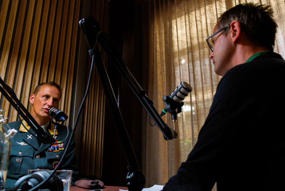PODKAST: Forsvarssjef Eirik Kristoffersen under podkast-innspilling med Forsvarets forum.
