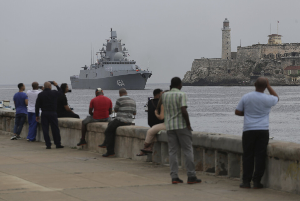 FREGATT: Den russiskde fregatten Admiral Gorsjkov på vei inn til havnen i Havana.