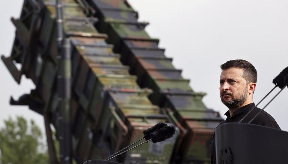 LUFTVERN: Volodymyr Zelenskyj foran et Patriot-system i Tyskland tidligere i juni.