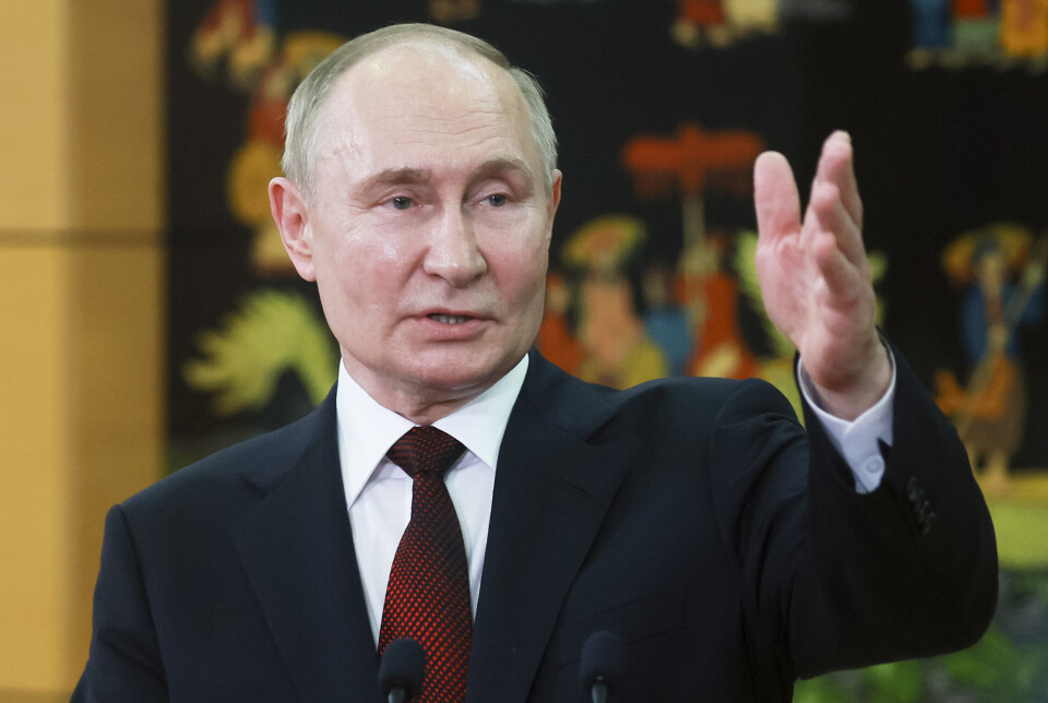 ADVARER: Russlands president Vladimir Putin sier at Sør-Korea begår «en stor feil» dersom de sender våpen til Ukraina. Her under et statsbesøk til Vietnam torsdag.