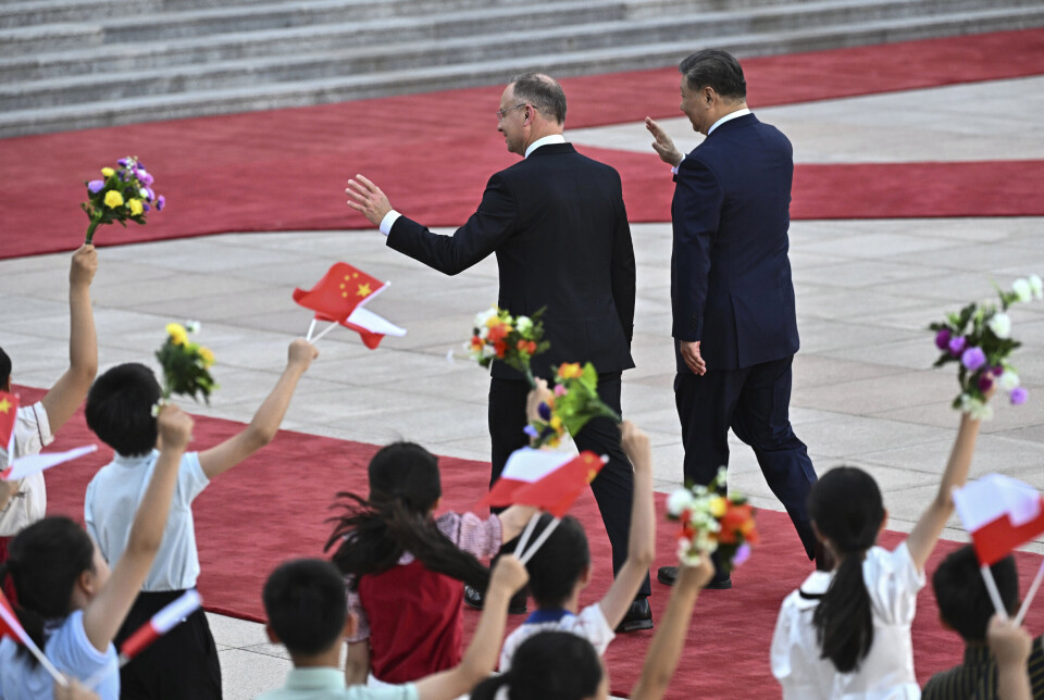 PÅ BESØK: Polens president Andrzej Duda og Kinas president Xi Jinping på vei inn til Folkets store hall.