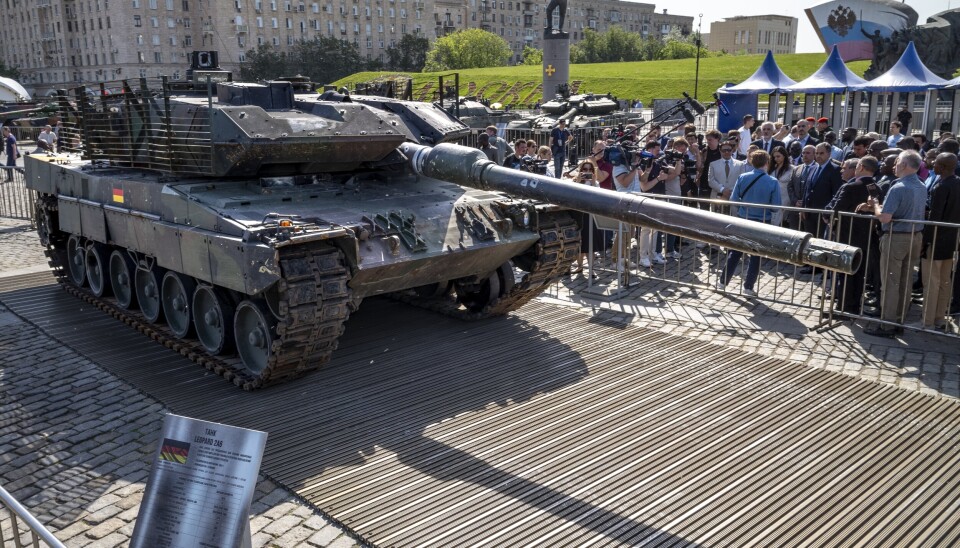 LEOPARD: En tyskprodusert stridsvogn av typen Leopard 2A6 tank vises fram på en utstilling i Moskva i mai. Den ble truffet og tatt av russiske styrker i Ukraina.