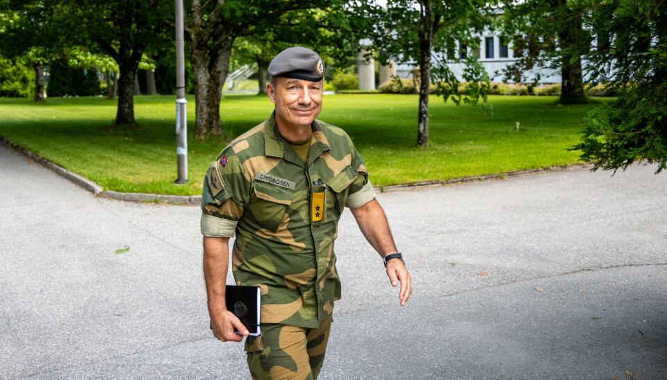 MØTEPLASS: Frode Ommundsen har vært sjef for Heimevernet i litt over ett år nå. Han forteller at HVULK har vært en fin anledning til å få møte Heimevernsungdommen. I tillegg til at det er hans første gang til stedet på landskonkurransen.