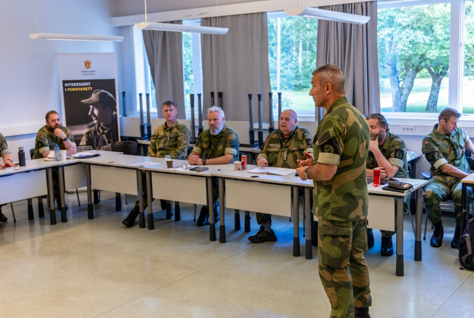 KONFERANSE: Gjennom helgen har det også blitt arrangert HVUs Landskonferanse. Her skal ungdomskonsulentene og ungdomslederne presentere det de har jobbet med de siste dagene framfor generalmajor Frode Ommundsen.