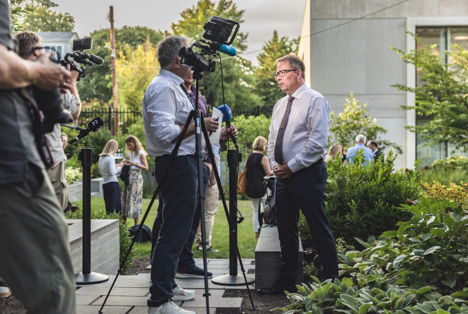 Utenriksminister Espen Barth Eide og forsvarsminister Bjørn Arild Gram under et pressemøte på den norske ambassaden i forkant av Nato-toppmøtet i Washington DC.