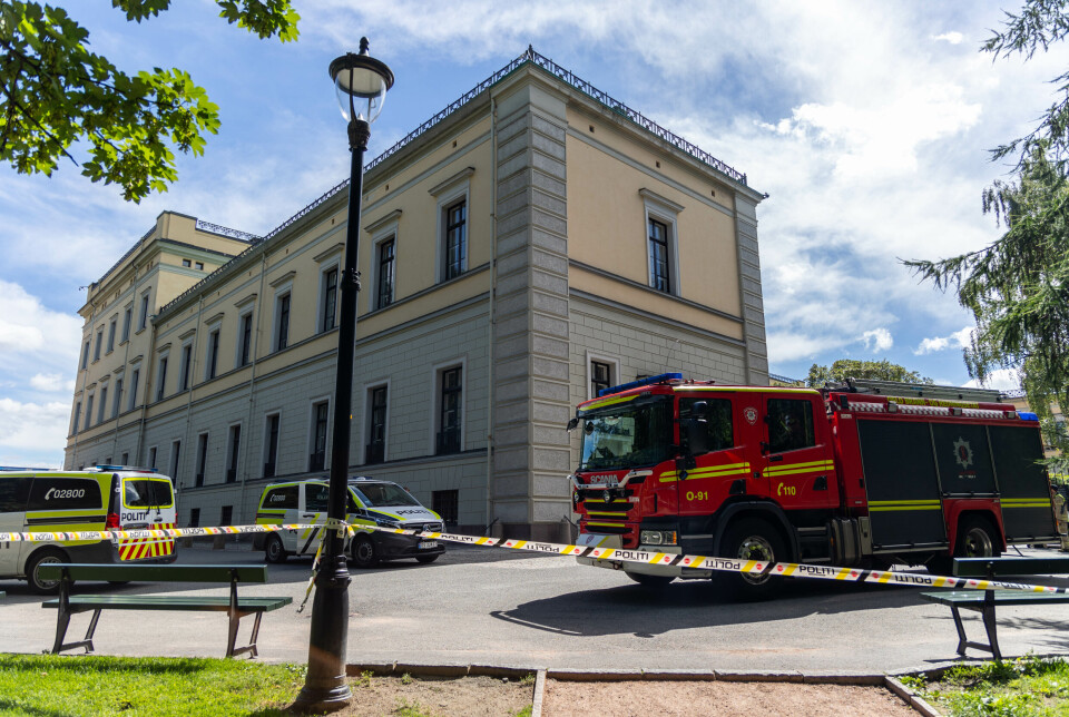 ANSVARLIG: Hæren mener at politiet var ansvarlig for håndteringen av angrepet på slottet, hvor to brannbomber ble kastet.
