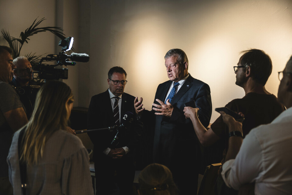 Forsvarsminister Bjørn Arild Gram og konsernsjef i Nammo Morten Brandtzæg varsler tidobling i Norges produksjon av artilleriammunisjon og missiler.