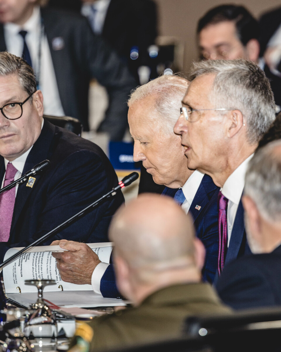 SER ØSTOVER: USAs president Joe Biden og Natos generalsekretær Jens Stoltenberg under et møte i Det nordatlantiske råd med alliansens stillehavspartnere under toppmøtet i Washington DC.