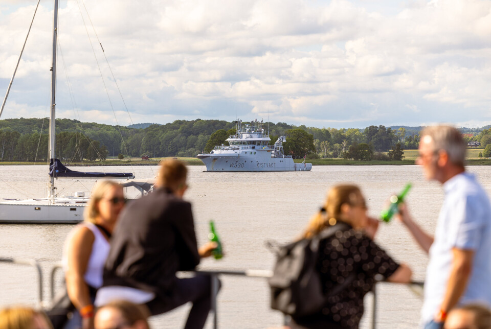 SYNLIG: KV Nornen lå godt synlig på vannet utenfor festivalen.