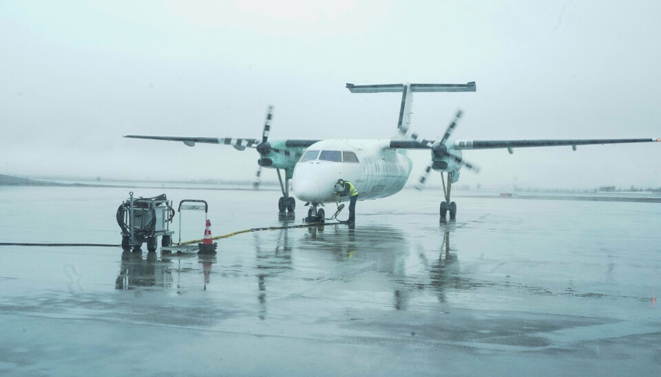 FINNMARK: Et Widerøe-fly avbildet på flyplassen i Kirkenes i mai 2022.