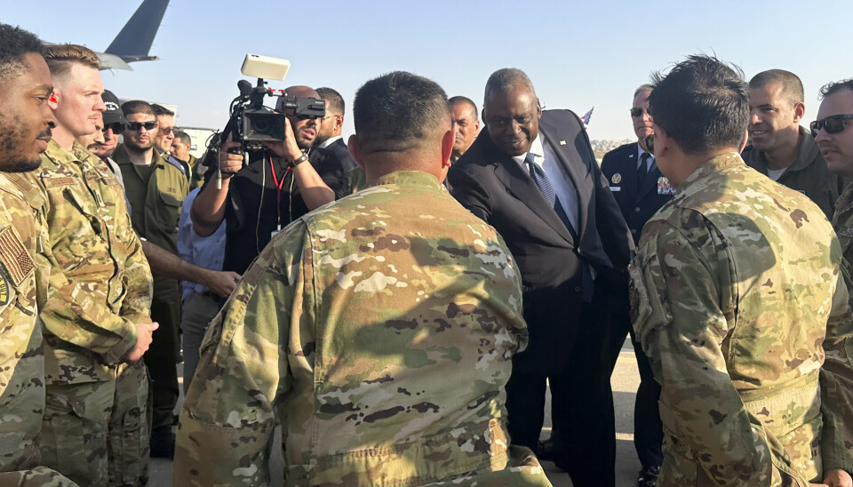 I ISRAEL: USAs forsvarsminister Lloyd Austin takker amerikansk personell under et besøk ved Nevatim Air Base i Israel i oktober 2023.