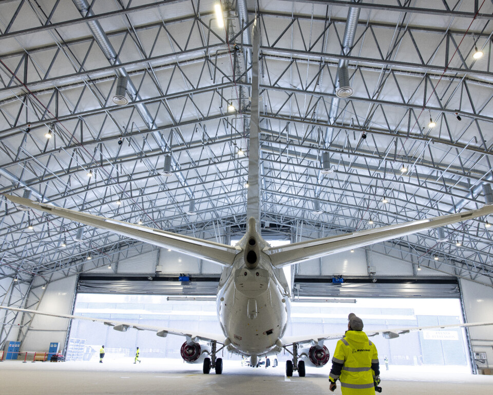 Hangarer er to år forsinket – overvåkningsfly står i teltgarasjer