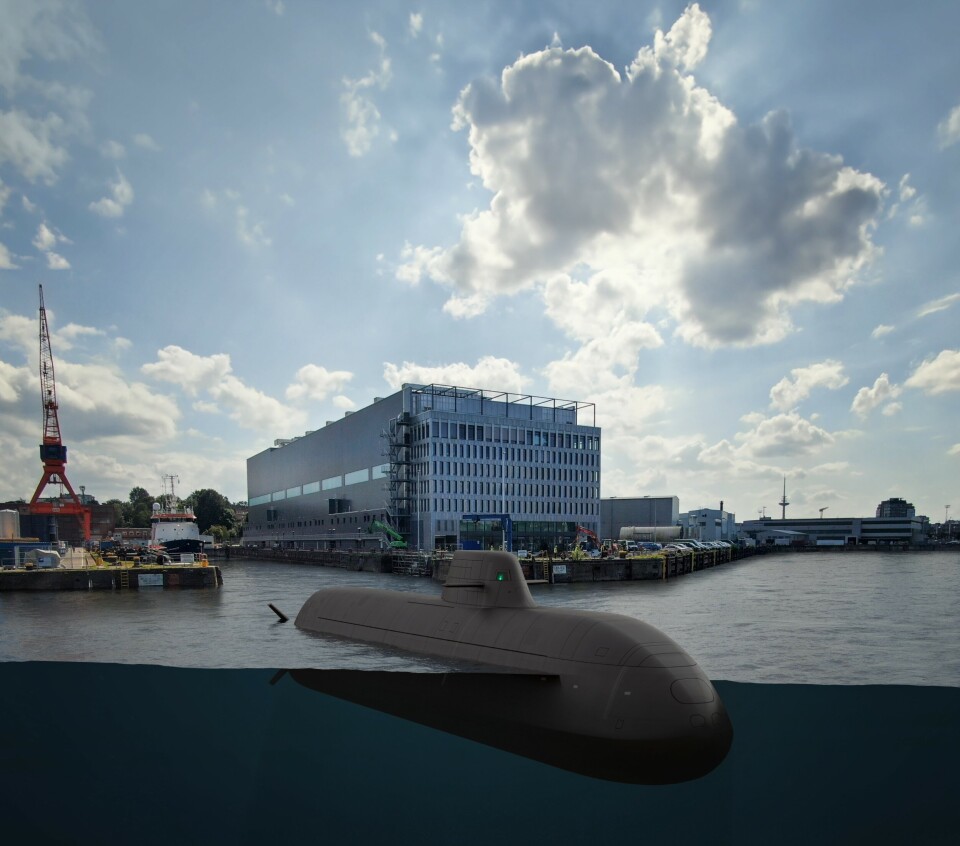 VERFTET: Illustrasjon av ubåten foran ThyssenKrupps verft i Kiel i Tyskland. Her vil den også bli sjøsatt i 2027.