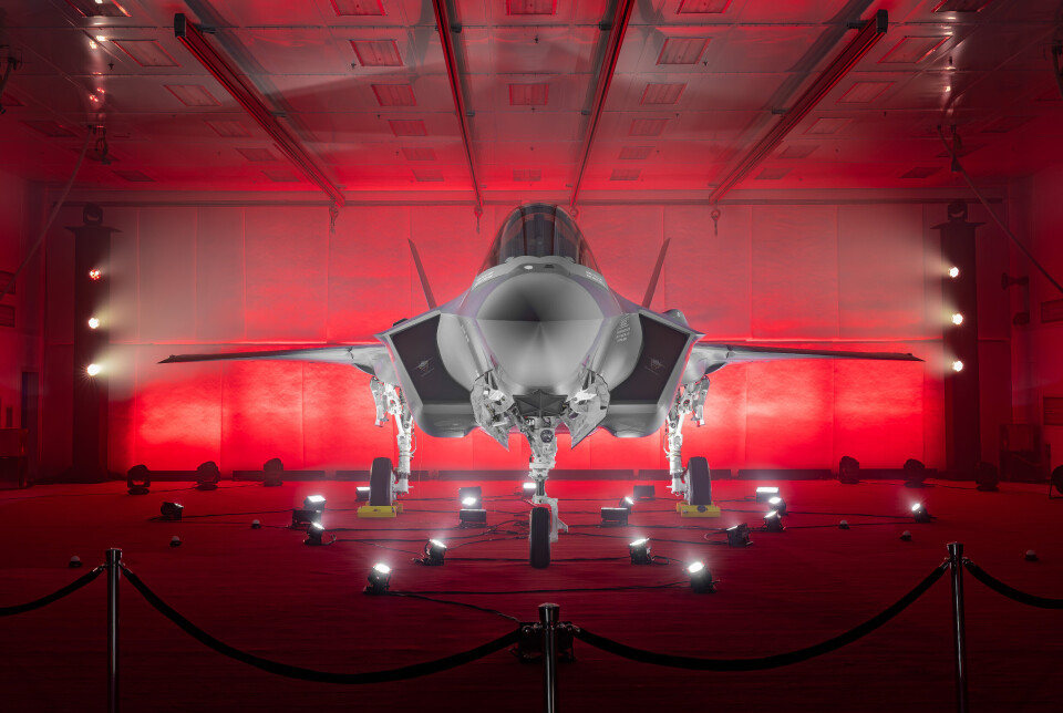 FØRSTEMANN: Polens regjering har nå fått sett sitt første F-35A. Senere kommer det 31 til. Lockheed Martin Aeronautics Company - Fort Worth - Chris HanochSubject: Rollout of AZ-1 for PolandFP#: 24-10581POC: Charlotte DurhamOther info: AZ-1; Poland; Rollout