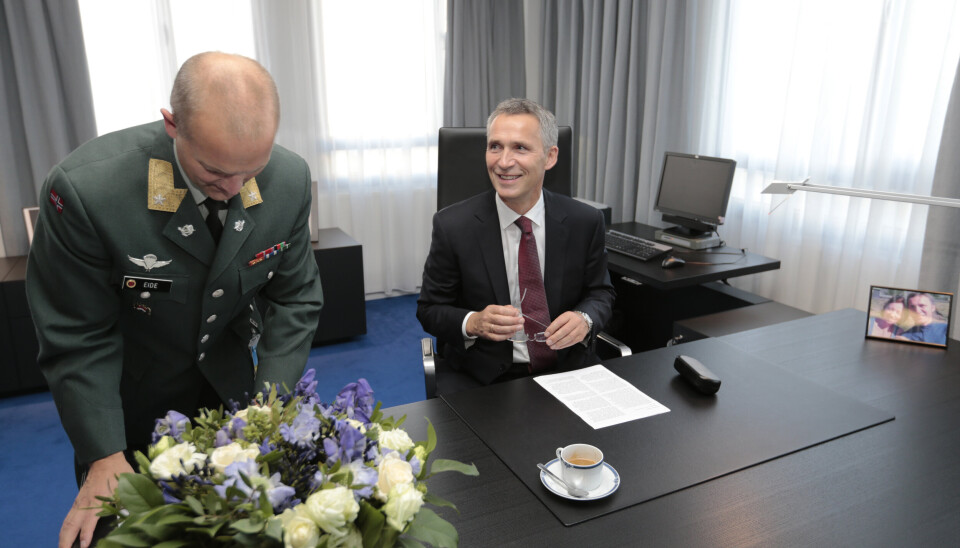1. OKTOBER 2014: Jens Stoltenberg tar plass på kontoret i Natos hovedkvarter i Brussel for første gang. På plass var selvfølgelig også Gjermund Eide.