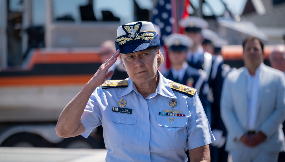 SVIKTET: Sjef for USAs kystvakt, Linda Fagan, erkjenner at de har sviktet i å gjøre Kystvaktakademiet trygt. Admiral Linda L. Fagan, Commandant of the Coast Guard, salutes as she is called on stage during a celebration of the construction of the Coast Guard Museum in New London, Conn., Aug. 19, 2022. The Coast Guard Museum will showcase the history of the United States Coast Guard. (U. S. Coast Guard photo by Petty Officer 1st Class Brandon Giles)