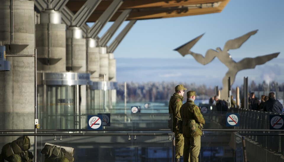 GARDERMOEN: Soldater fra Heimevernet holder vakt ved Oslo lufthavn Gardermoen under øvelse Tyr i 2012.
