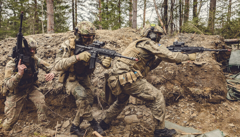 OPPTRENING: Ukrainske soldater får opptrening som lagførere av norske instruktører under Operasjon Gungne.