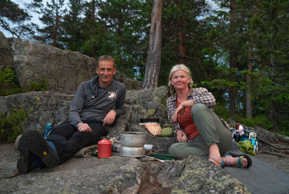 PÅ TUR: Eirik Kristoffersen og Anne Lindmo skal gå på tur i Østmarka sammen på NRK i høst.