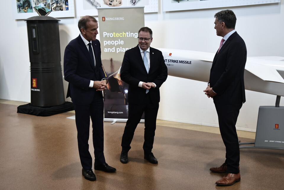KONGSBERG: Eirik Lie, Bjørn Arild Gram og Richard Marles på KDAs anlegg på Kongsberg.