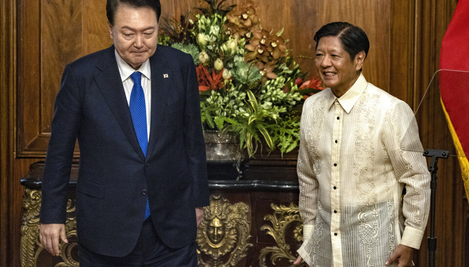 INNGÅTT SAMARBEID: Sør-Koreas president Yoon Suk Yeol, til venstre, møter den filippinske presidenten Ferdinand Marcos Jr. på Malacanang-palasset i Filippinene, for å inngå et strategisk partnerskap.