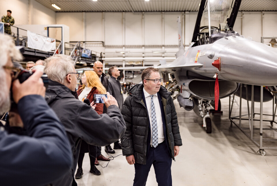 KJEVIK: Forsvarsminister Bjørn Arild Gram legger frem forsvarsbudsjettet på Kjevik.