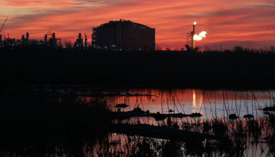 USA: En flamme brenner ved gassanlegget Venture Global LNG i Cameron i delstaten Louisiana i USA. Anlegget gjør om gass til flytende væske som kan transporteres. Gassen sendes i rør Permian-reservoiret i Texas til lignende anlegg i både Texas og Louisiana, før det transporteres til markeder over hele verden.