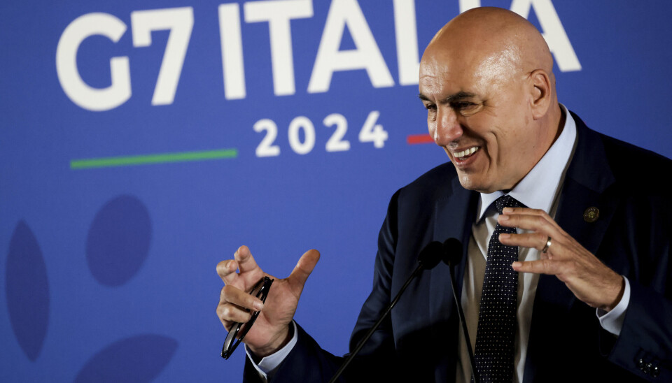 STØTTER UKRAINA: Italias forsvarsminister Guido Crosetto taler på G7s forsvarsministermøte i Napoli.